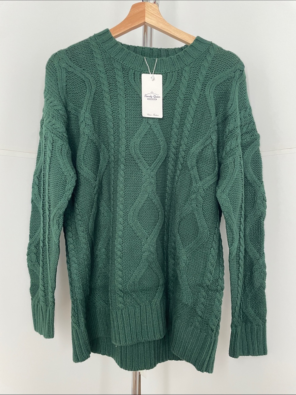 Trendy Queen Women’s Oversized Cable Knit Crewneck Sweater. Size Small. NWT